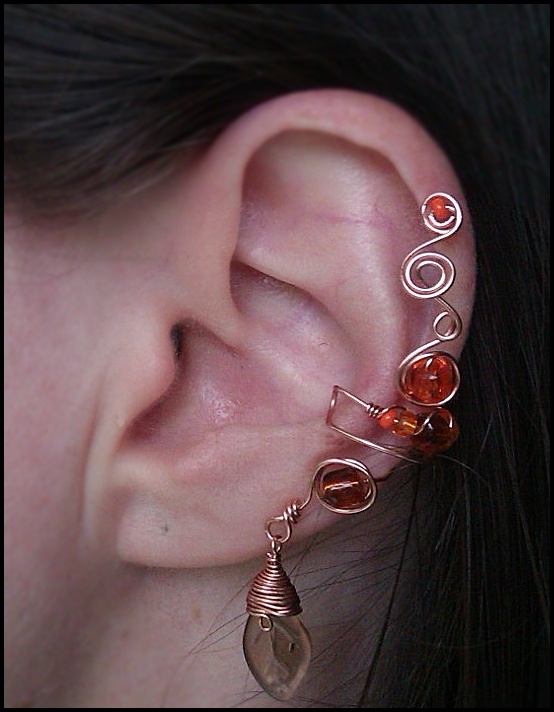 wingerd earcuff in herfstkleuren met blad