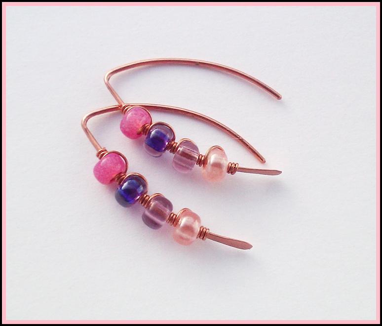 marquise oorbel met roze en paarse kralen