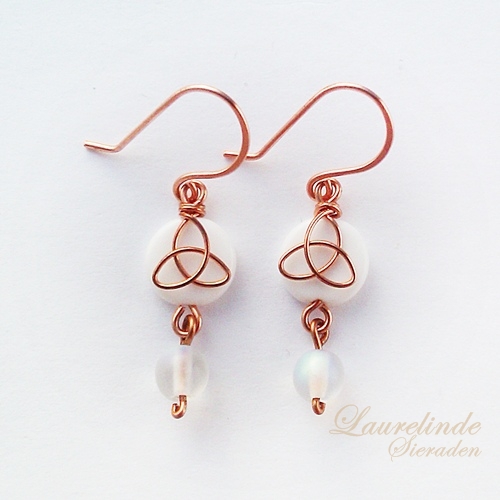 Sinann celtic earrings, white and copper