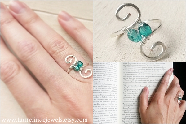 zilveren wire ring met spiralen en zeegroene kralen