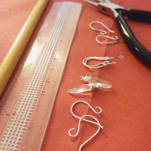 druppel oorbellen in de maak